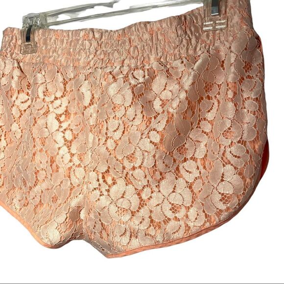 Princess Vera Wang Women’s Peach and Lace Athletic Shorts Size Small - Picture 4 of 11